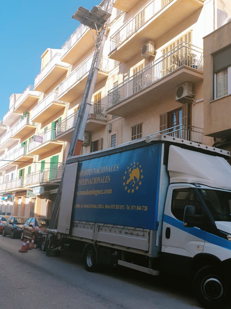 Mudanzas en Mallorca Transdominguez. Camión de 30 m. cúbicos